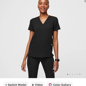 Figs Three-Pocket Scrub Top